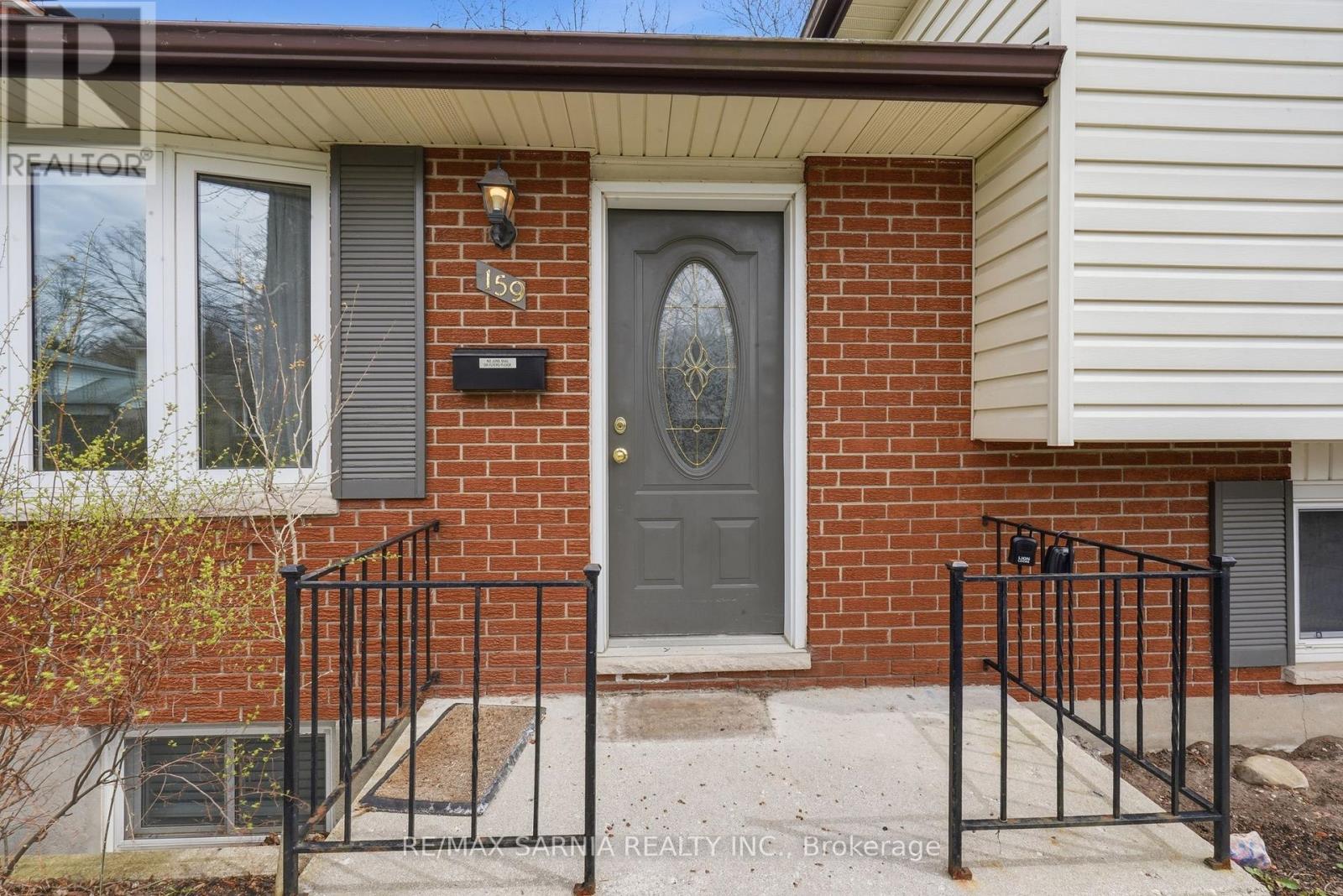 159 ESTELLA COURT London South (South O) Ontario Canada N6J3C5 4