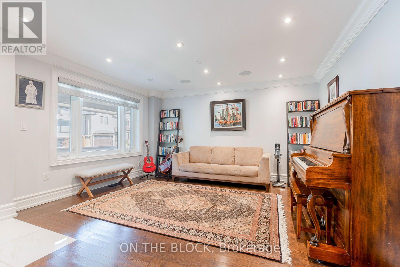 21 Craigmore Crescent, Toronto, Ontario  M2N 2Y2 - Photo 3 - C13874260