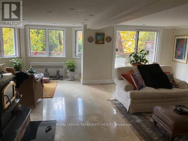 14 Humbercrest Boulevard, Toronto, Ontario  M6S 4K7 - Photo 14 - W13874304