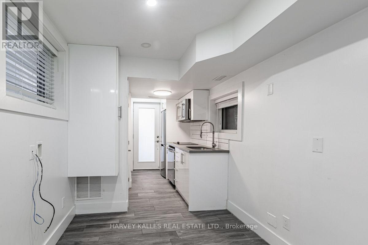 4 - 160 Lansdowne Avenue, Toronto, Ontario  M6K 2V9 - Photo 5 - W13874342