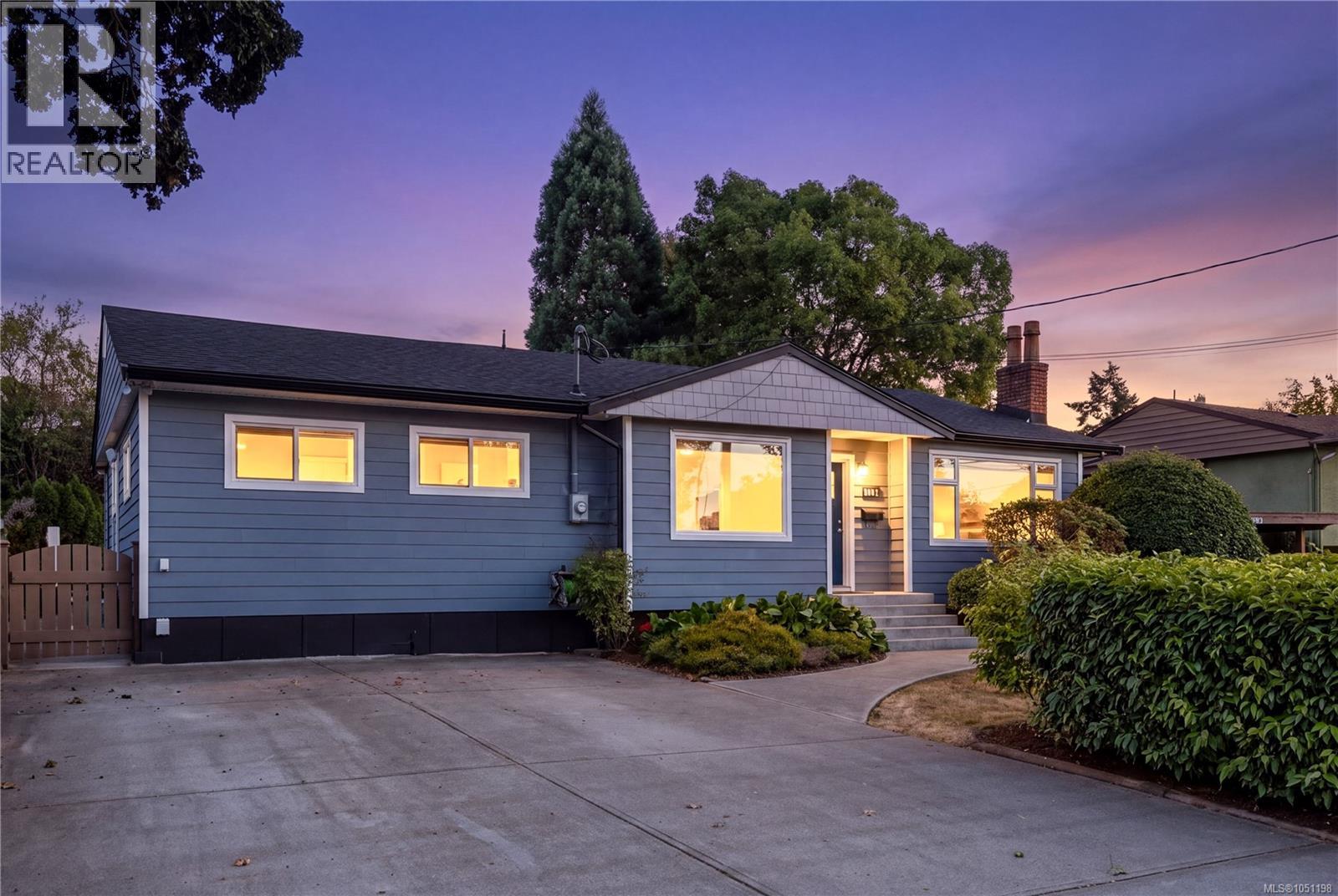 916 Burnside Rd W
