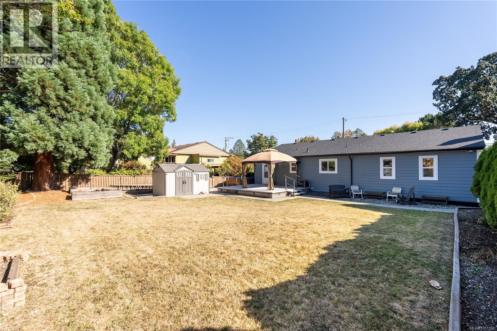 916 Burnside Rd W