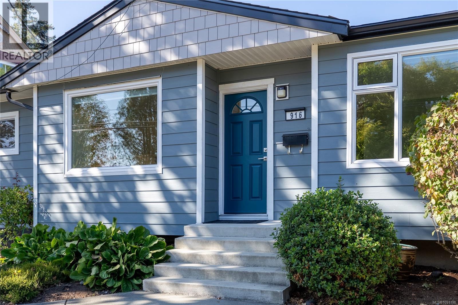 916 Burnside Rd W