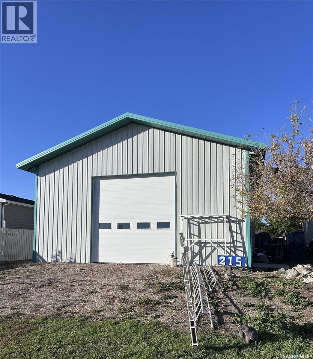 207 1st Street, North Portal, Saskatchewan  S0C 1W0 - Photo 2 - SK050623
