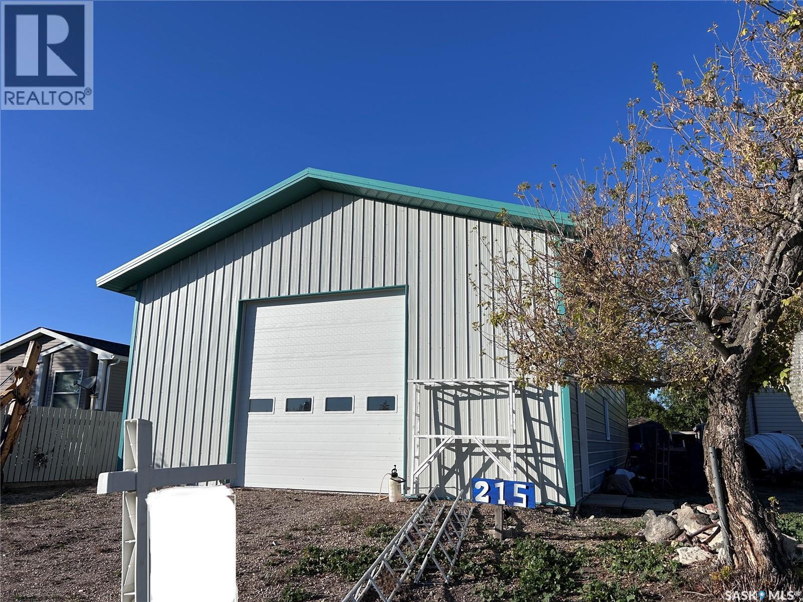207 1st Street, North Portal, Saskatchewan  S0C 1W0 - Photo 3 - SK050623