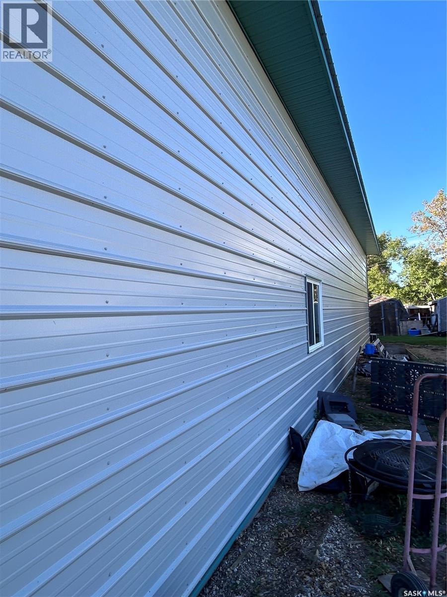 207 1st Street, North Portal, Saskatchewan  S0C 1W0 - Photo 5 - SK050623