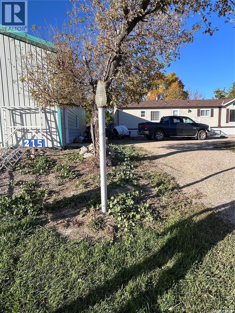 207 1st Street, North Portal, Saskatchewan  S0C 1W0 - Photo 9 - SK050623