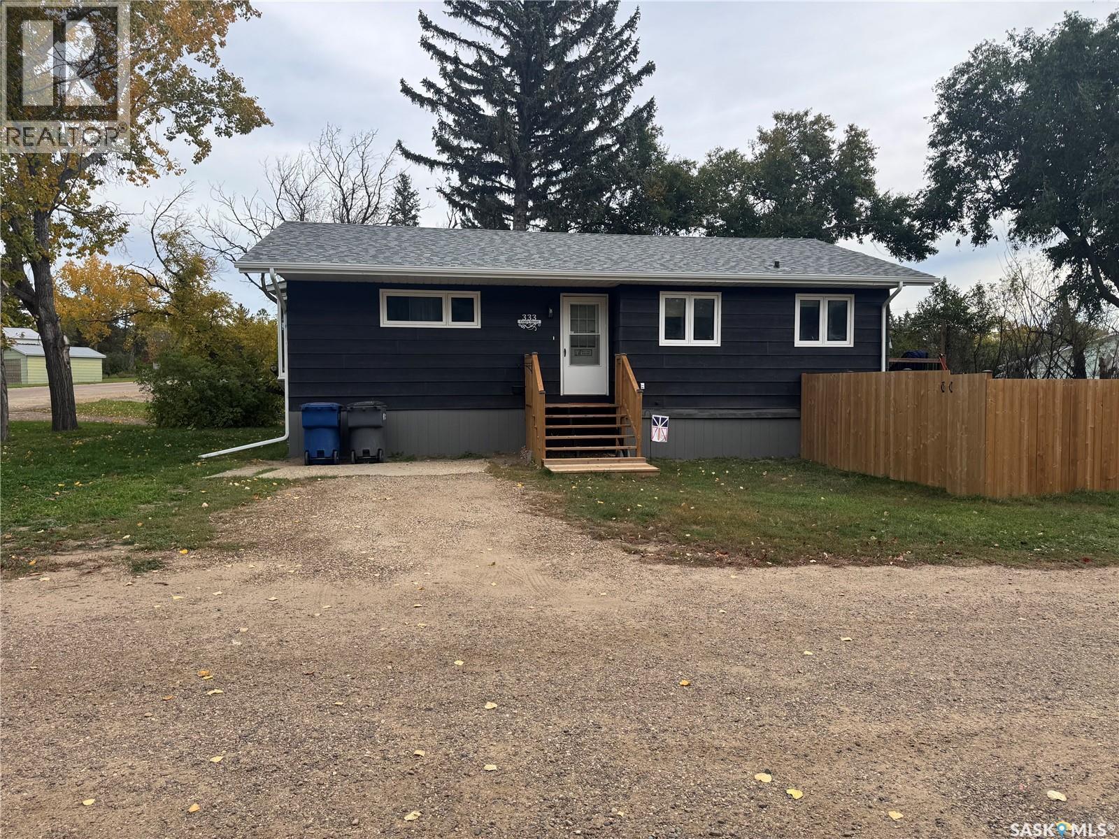 333 Centre Street, Coronach, Saskatchewan  S0H 0Z0 - Photo 2 - SK050514