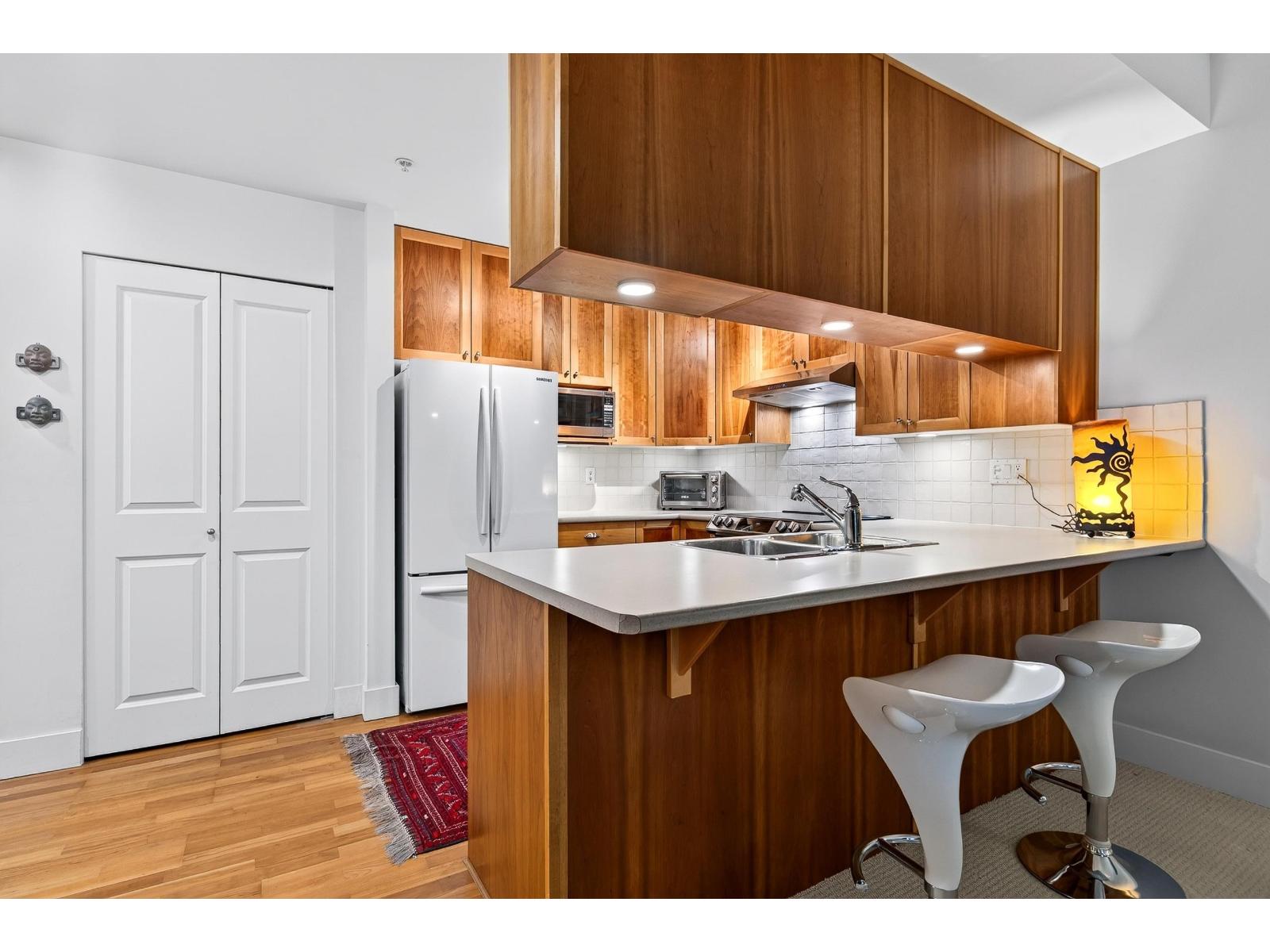 215 15392 16a Avenue, Surrey, British Columbia  V4A 1S9 - Photo 3 - R3173576