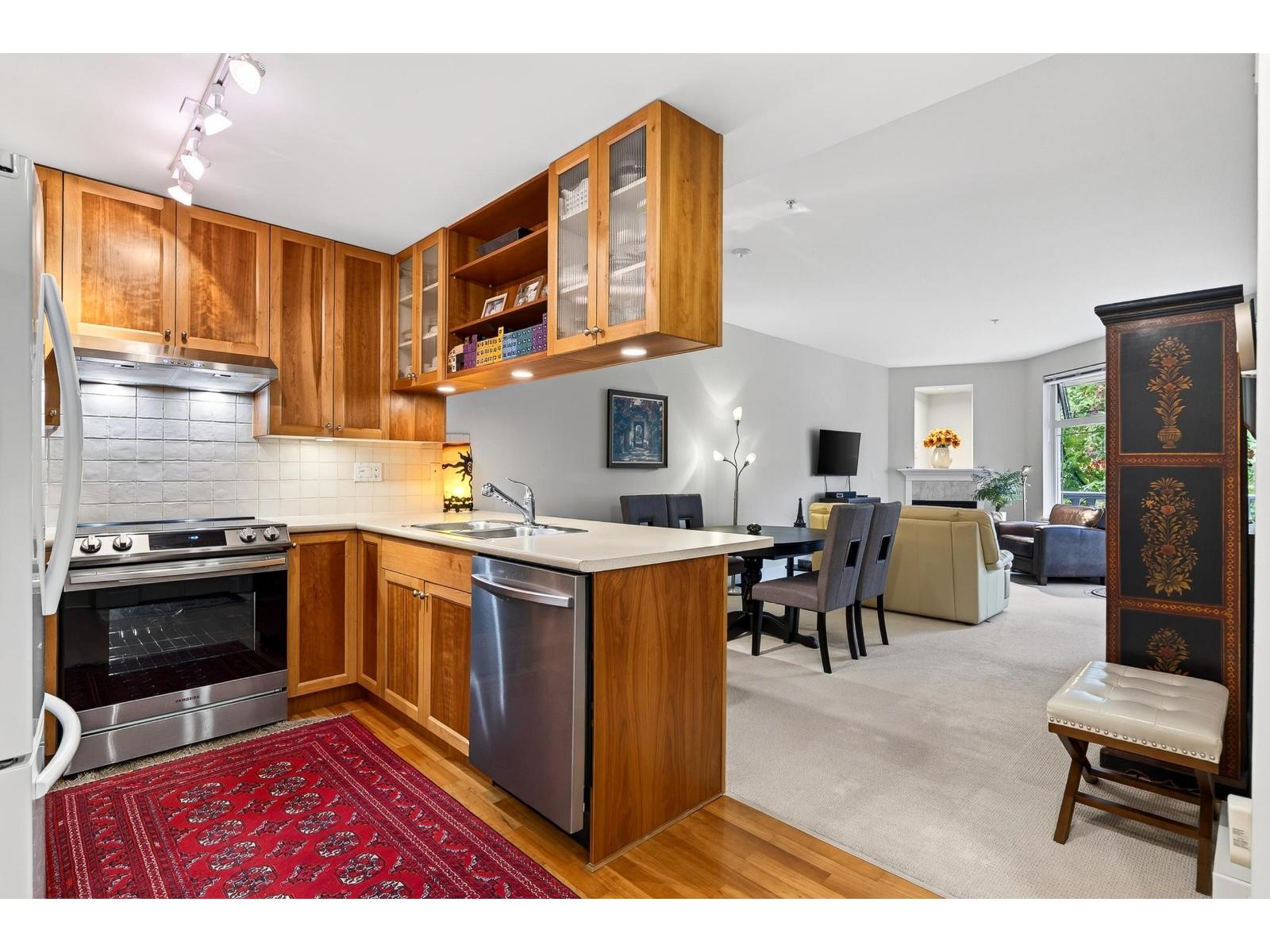 215 15392 16a Avenue, Surrey, British Columbia  V4A 1S9 - Photo 4 - R3173576