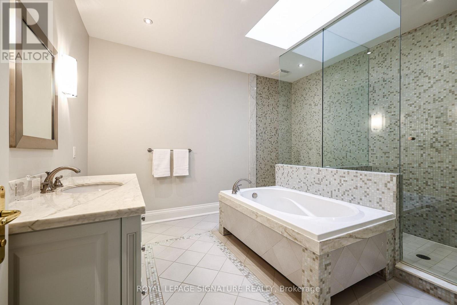 6 Vernham Avenue, Toronto, Ontario  M2L 2B2 - Photo 32 - C13874468