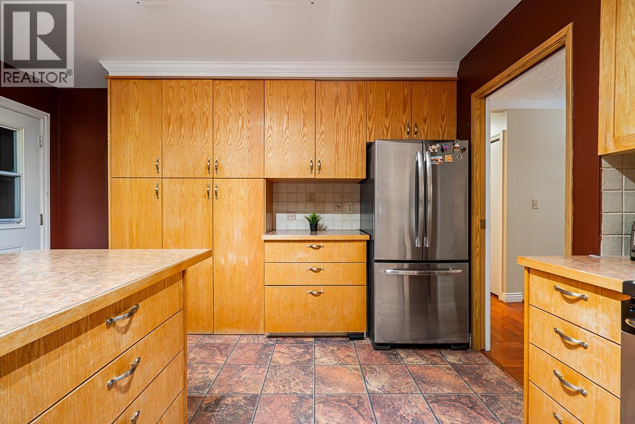 949 Lynwood Avenue, Port Coquitlam, British Columbia  V3B 6J7 - Photo 2 - R3173528