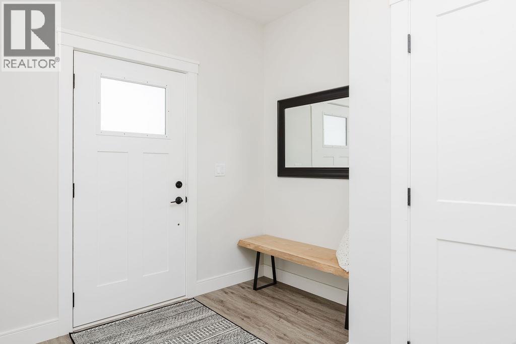 420 Solaz Place, Gibsons, British Columbia  V0N 1V5 - Photo 5 - R3173529