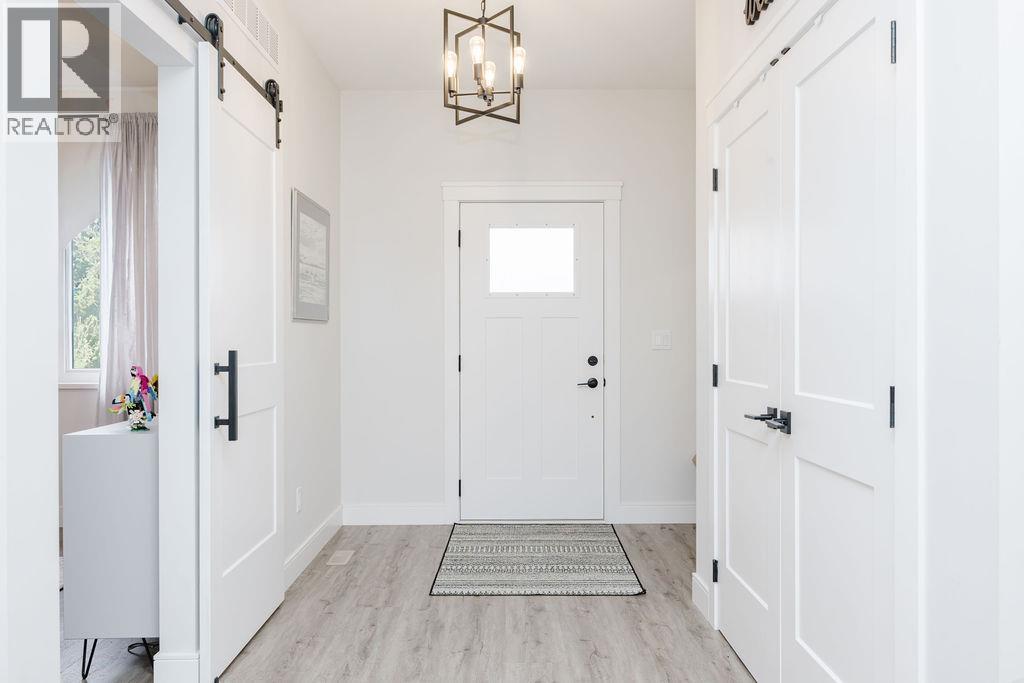 420 Solaz Place, Gibsons, British Columbia  V0N 1V5 - Photo 6 - R3173529
