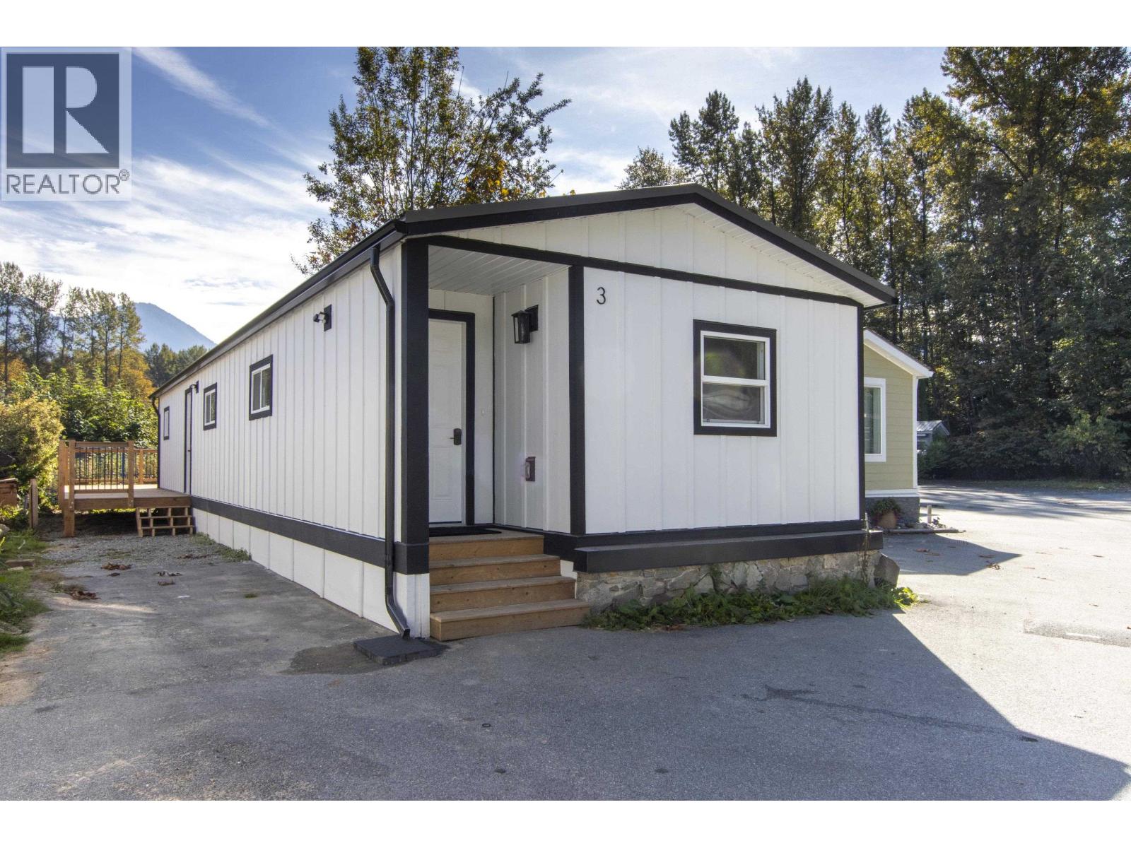 3 39884 Government Road, Squamish, British Columbia  V8B 0G3 - Photo 2 - R3173538