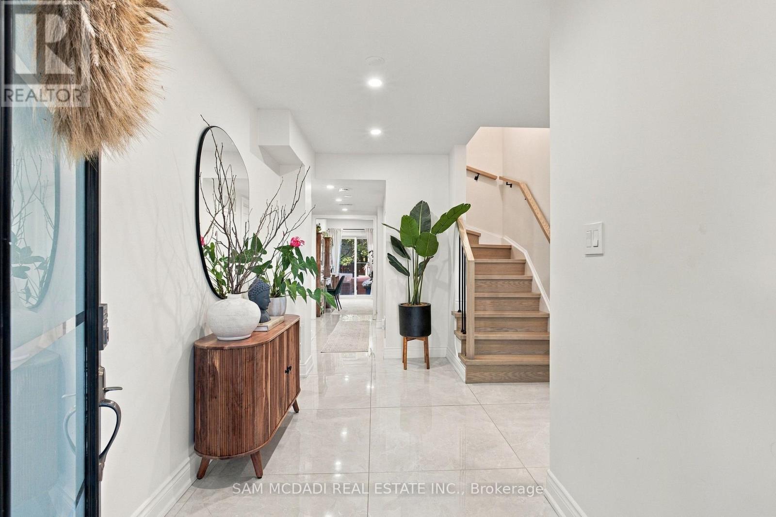 25 Premium Way, Mississauga, Ontario  L5B 1A1 - Photo 3 - W13874412