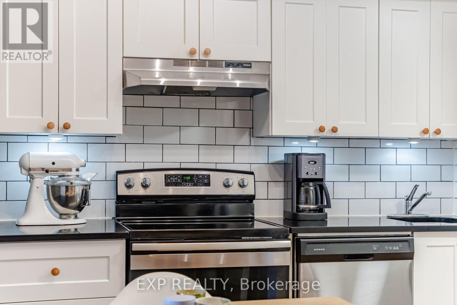 1030 - 60 Heintzman Street, Toronto, Ontario  M6P 5A1 - Photo 3 - W13874438