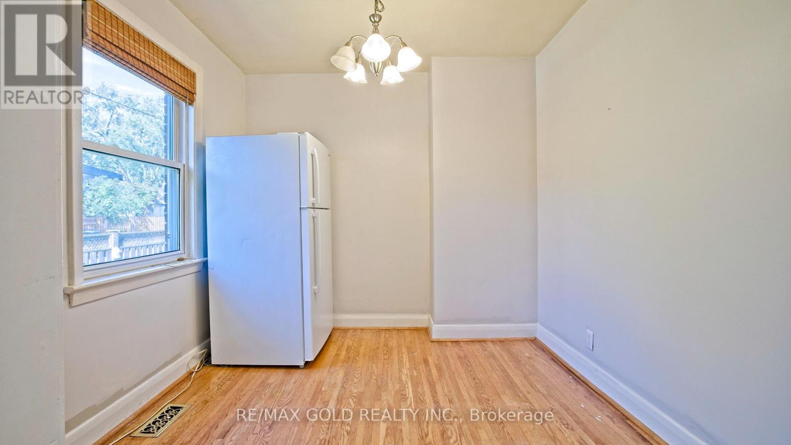 11 Pine Avenue N, Mississauga, Ontario  L5H 2P7 - Photo 17 - W13874442
