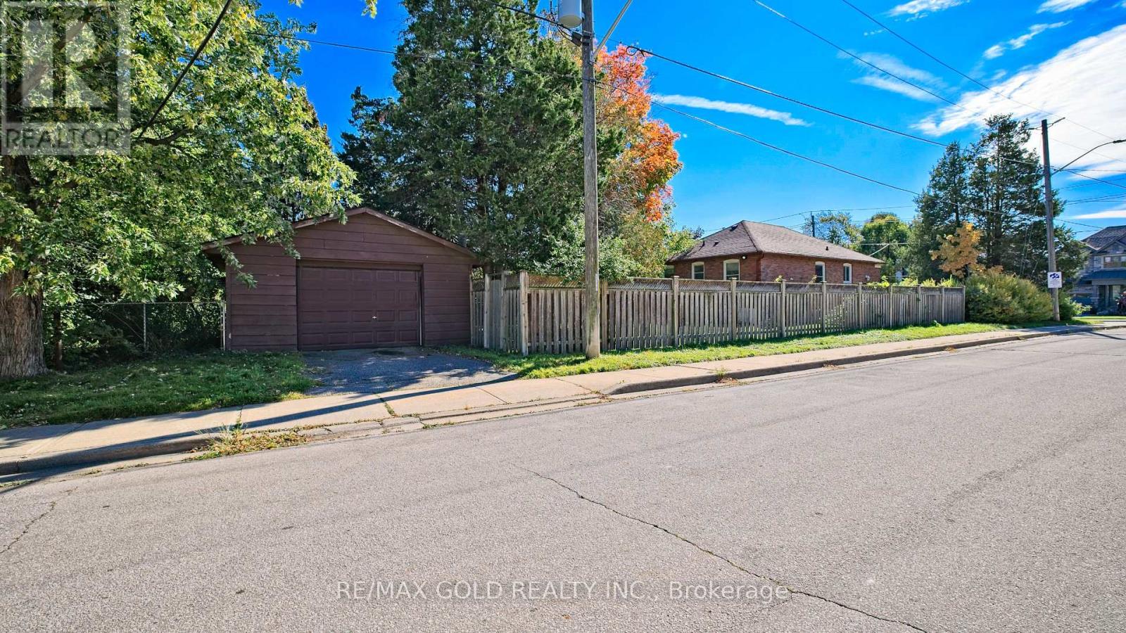 11 Pine Avenue N, Mississauga, Ontario  L5H 2P7 - Photo 28 - W13874442