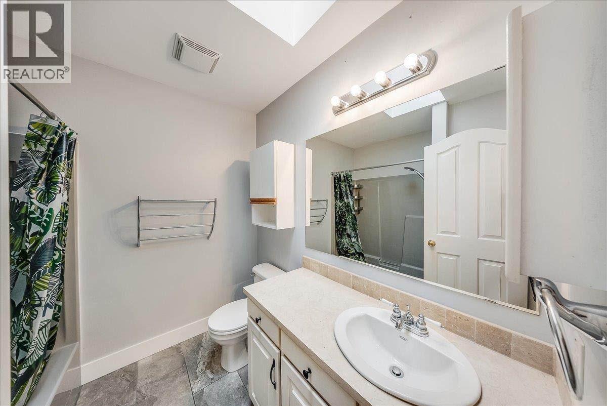 2421 12th Avenue, Castlegar, British Columbia  V1N 4A9 - Photo 17 - 10402949