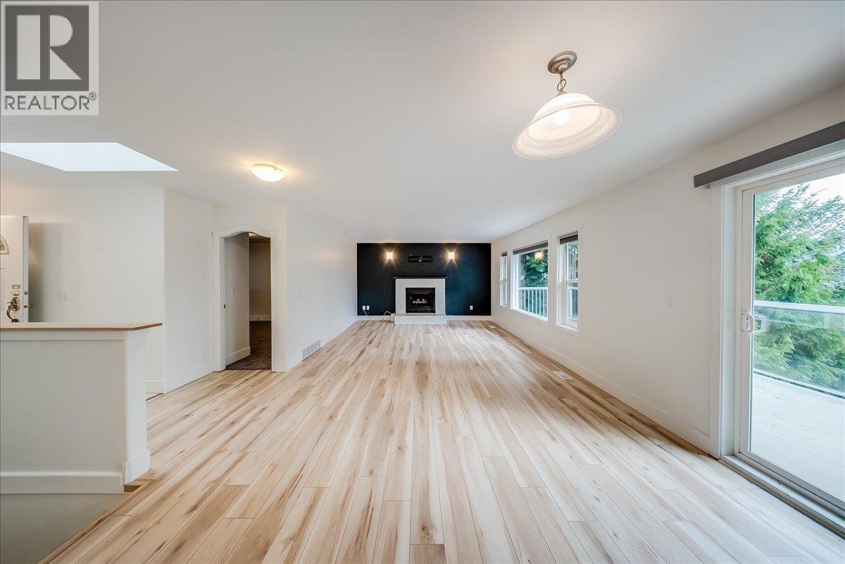 2421 12th Avenue, Castlegar, British Columbia  V1N 4A9 - Photo 5 - 10402949