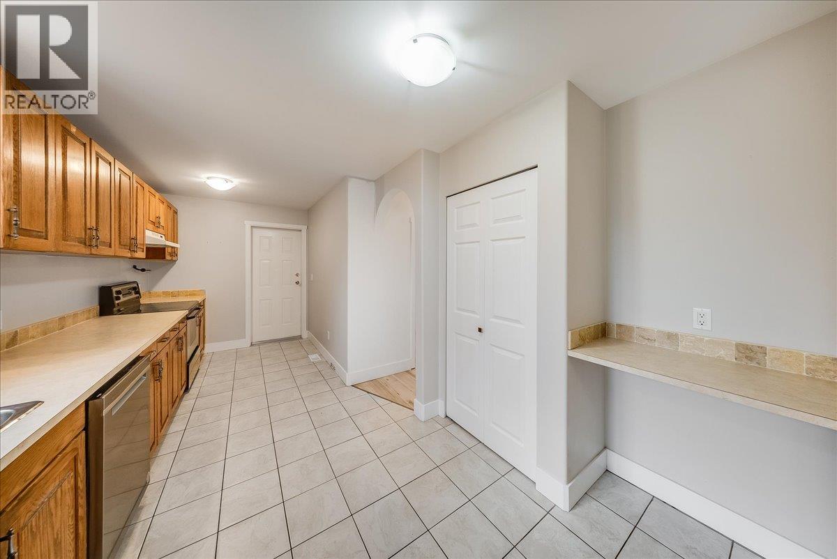 2421 12th Avenue, Castlegar, British Columbia  V1N 4A9 - Photo 10 - 10402949