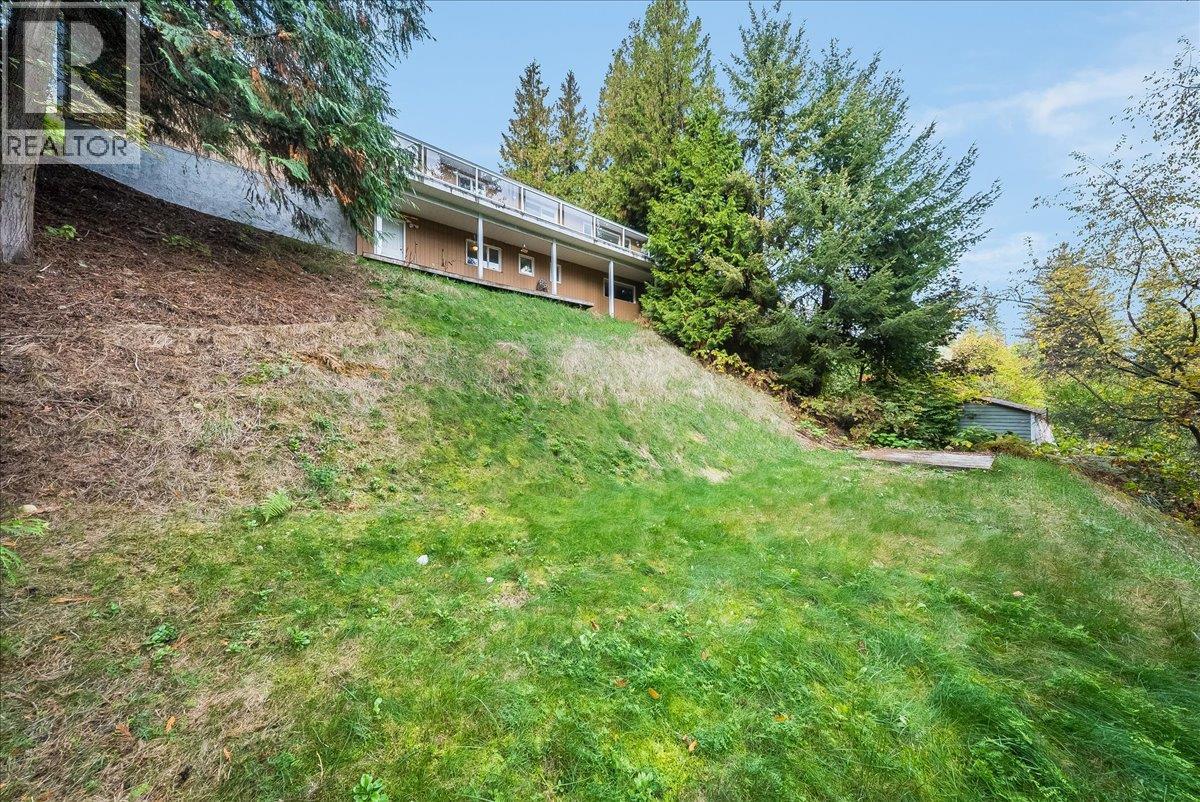 2421 12th Avenue, Castlegar, British Columbia  V1N 4A9 - Photo 37 - 10402949