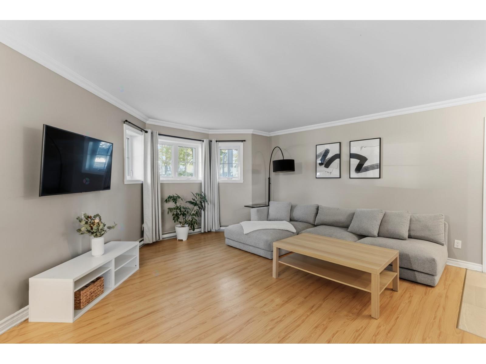 1 Crois. de Cambrai|#2 Châteauguay Quebec Canada J6K5H3 4