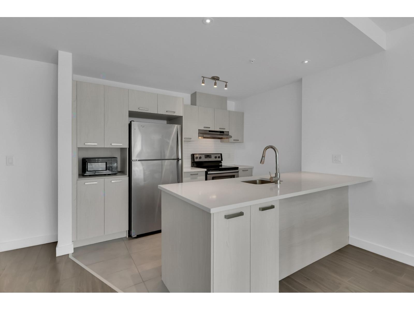 7051 Rue Allard|#704 Montréal (LaSalle) Quebec Canada H8N0E2 5