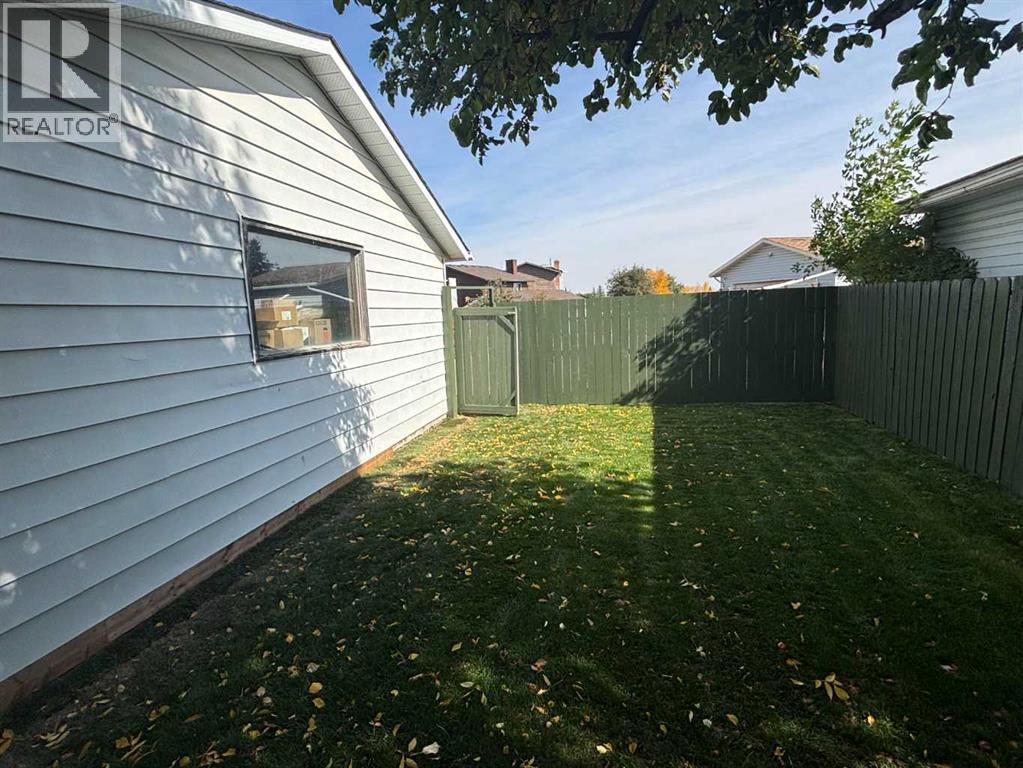 235 Shawcliffe Circle SW, Calgary, Alberta  T2Y 1E8 - Photo 27 - A2347155