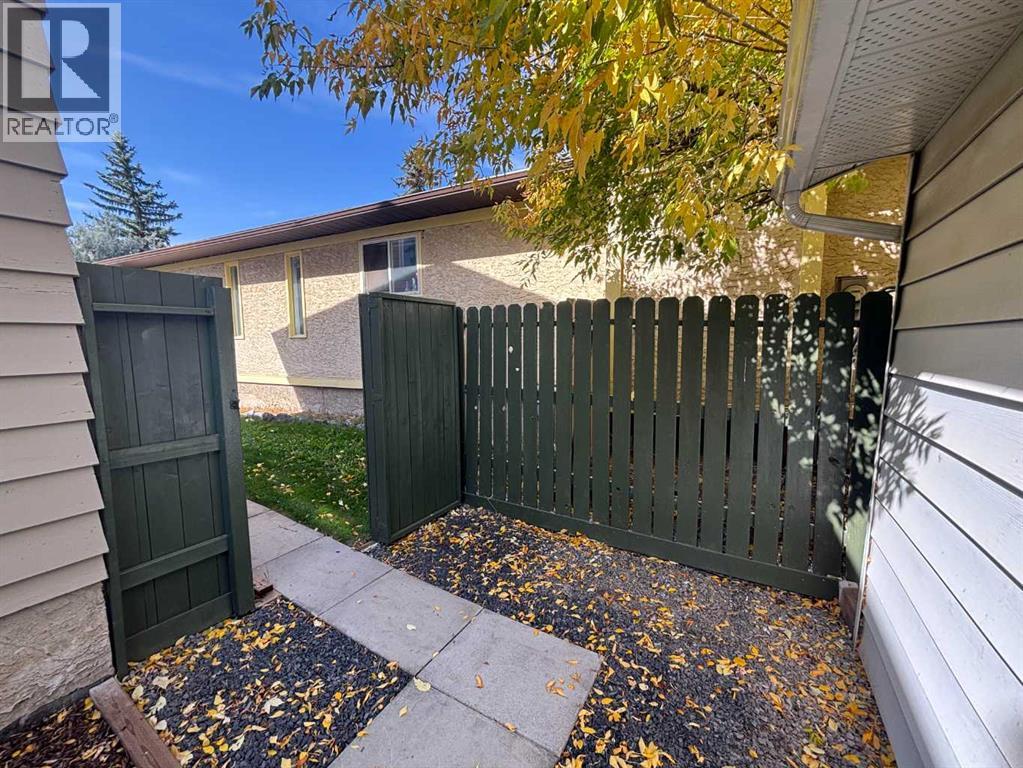 235 Shawcliffe Circle SW, Calgary, Alberta  T2Y 1E8 - Photo 23 - A2347155