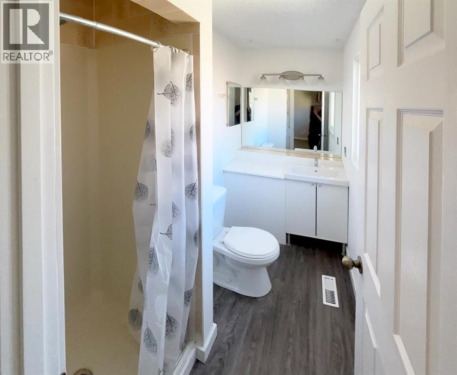 235 Shawcliffe Circle SW, Calgary, Alberta  T2Y 1E8 - Photo 14 - A2347155