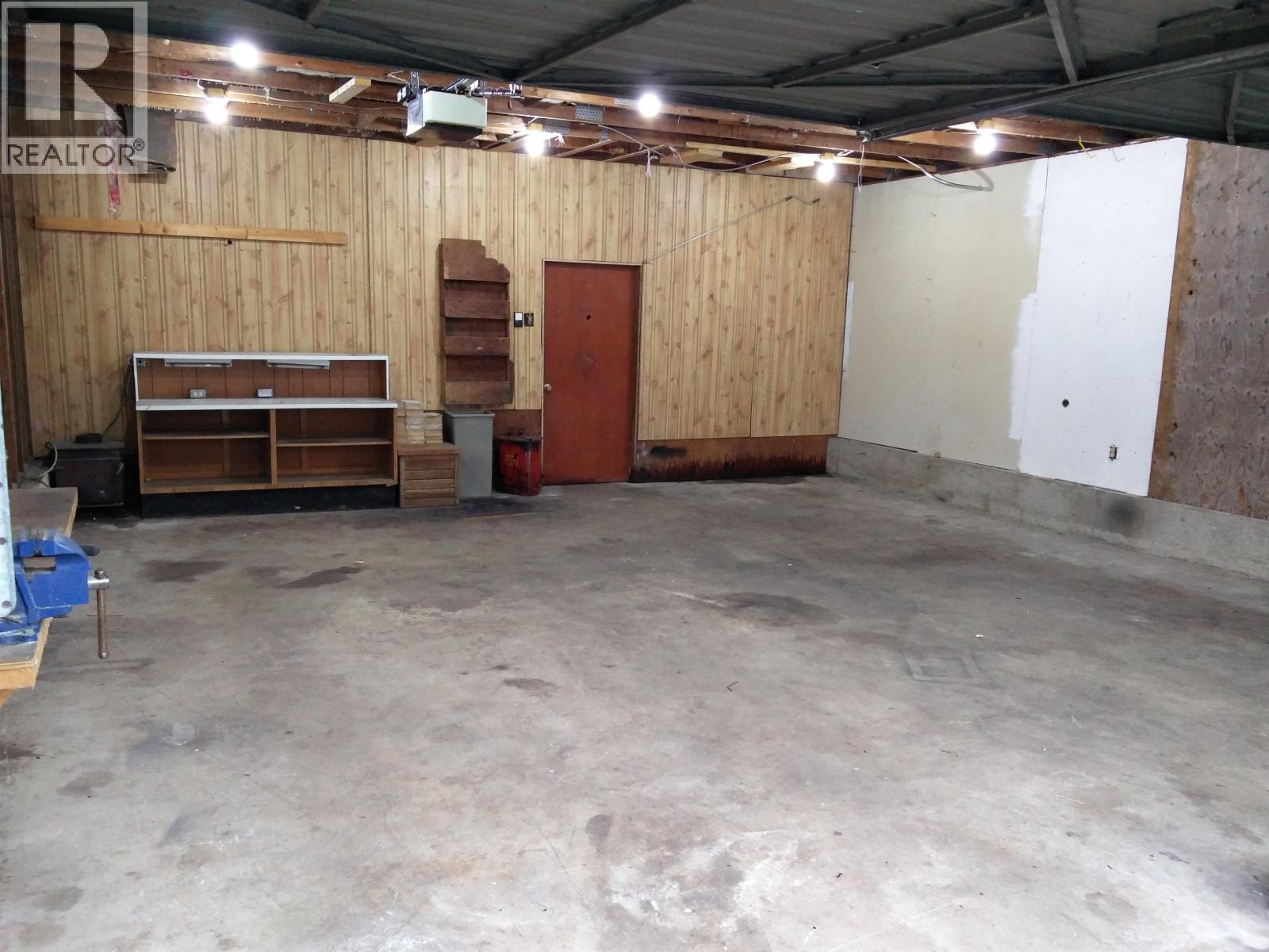 Garage 2161 Prairie Avenue, Port Coquitlam, British Columbia  V3B 1V6 - Photo 3 - R3173626