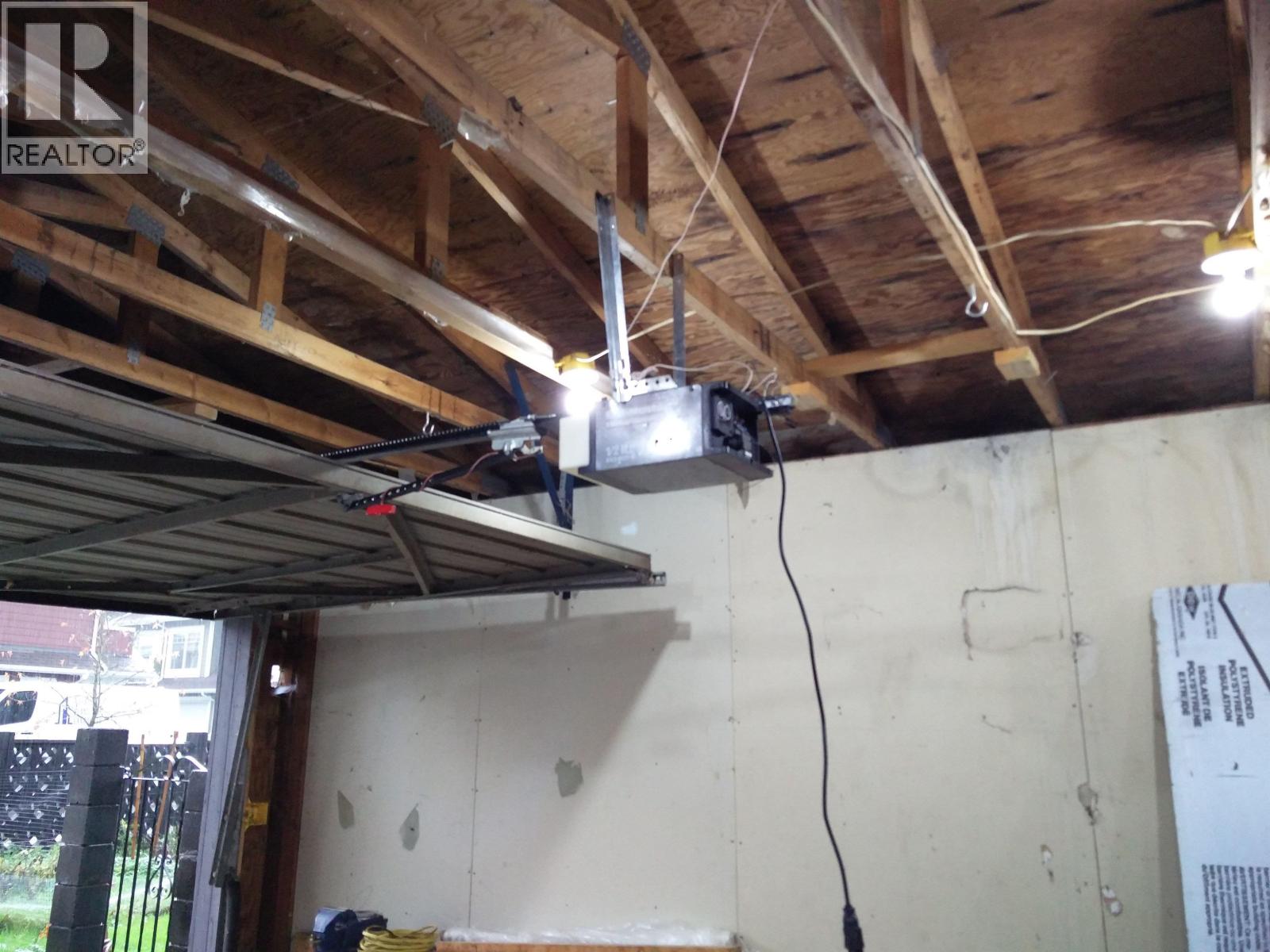Garage 2161 Prairie Avenue, Port Coquitlam, British Columbia  V3B 1V6 - Photo 4 - R3173626