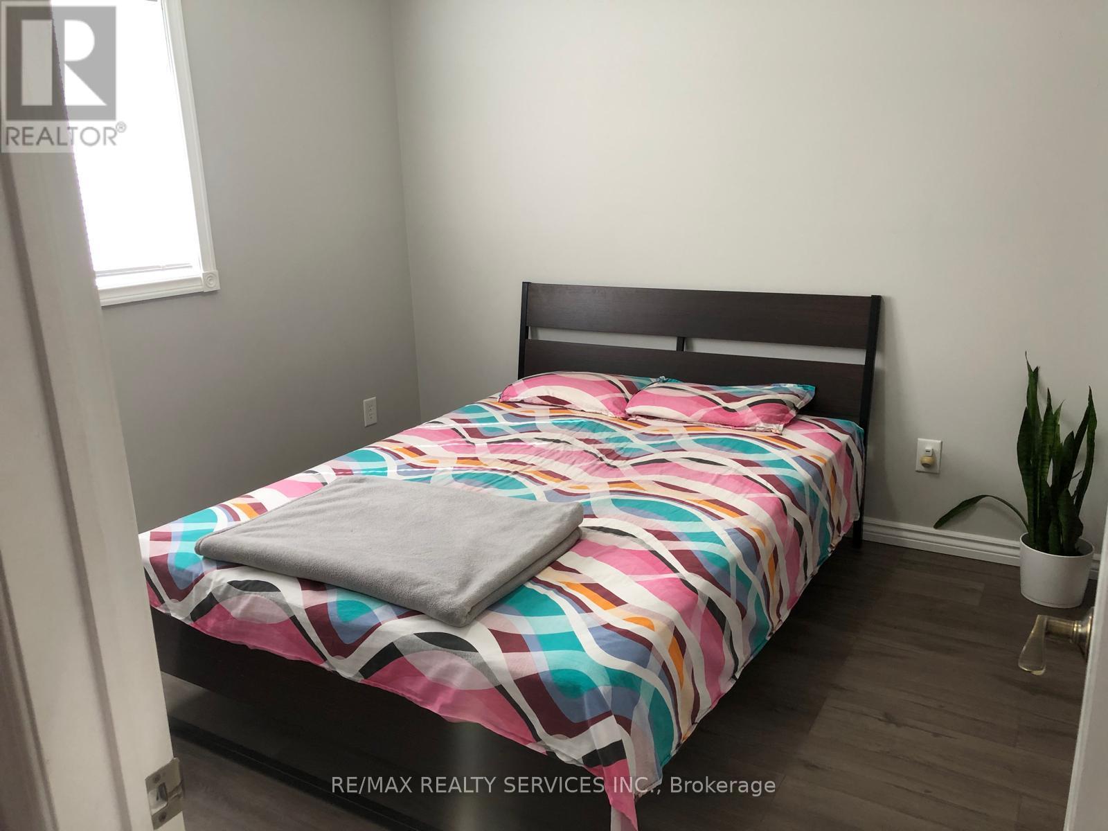 5 Nimrod Crescent, Brampton, Ontario  L6S 4T9 - Photo 11 - W13868898