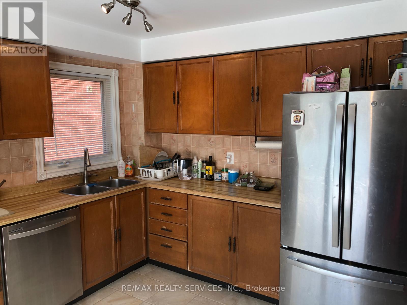 5 Nimrod Crescent, Brampton, Ontario  L6S 4T9 - Photo 7 - W13868898