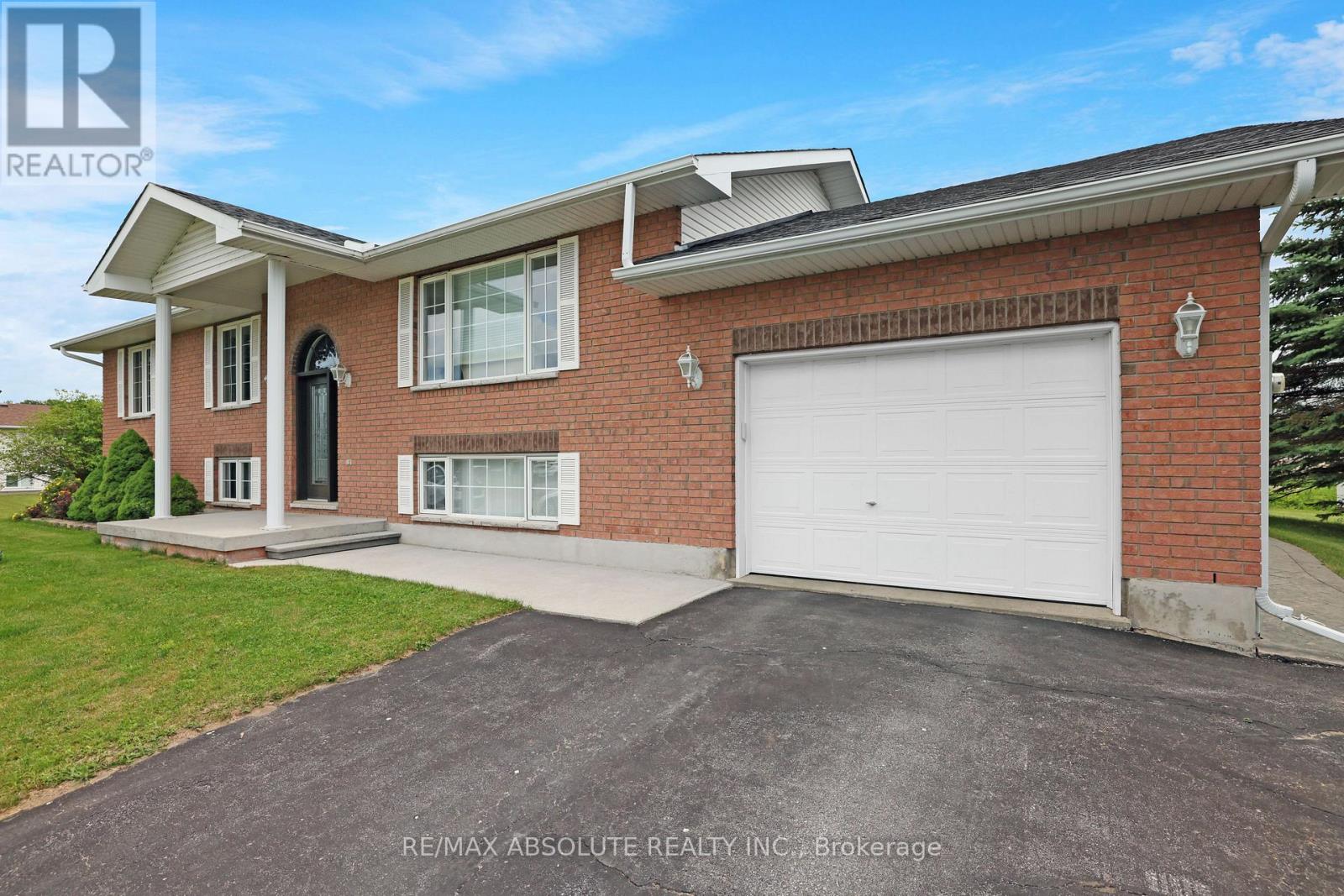 14 Riley Crescent, Mcnab/braeside, Ontario K7S 3G8 - Photo 2 - X13874542