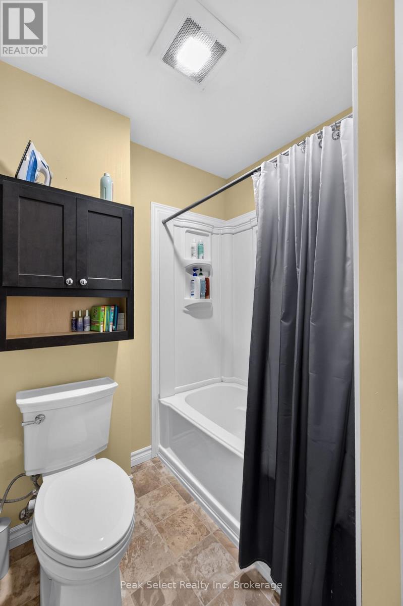 88 Saxonville Court, Strathroy-Caradoc, Ontario  N7G 4M1 - Photo 33 - X13874554