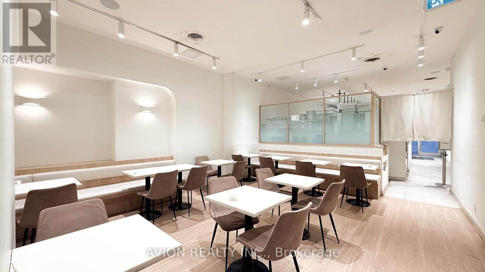 114 Dundas Street W, Toronto, Ontario  M5G 1C3 - Photo 2 - C13874568