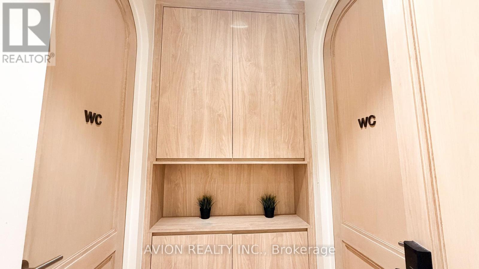 114 Dundas Street W, Toronto, Ontario  M5G 1C3 - Photo 4 - C13874568