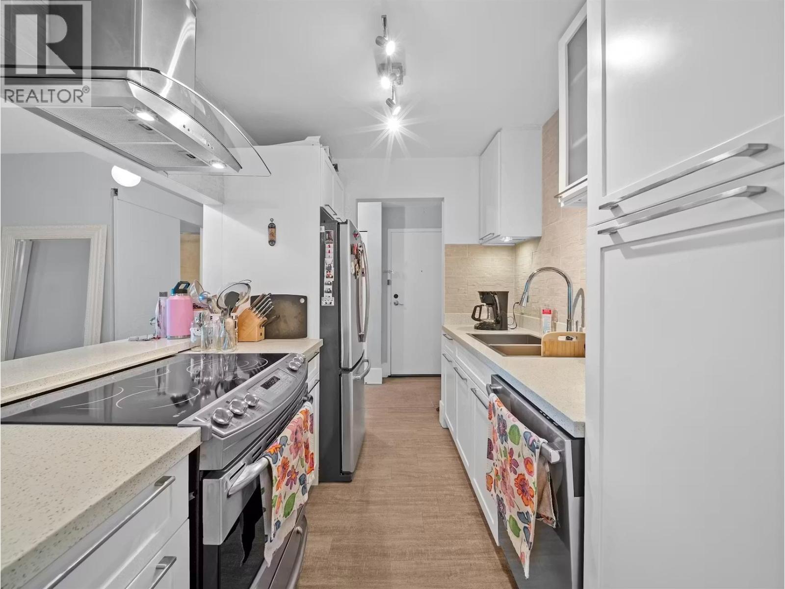 210 141 W 13th Street, North Vancouver, British Columbia  V7M 1N5 - Photo 10 - R3173628