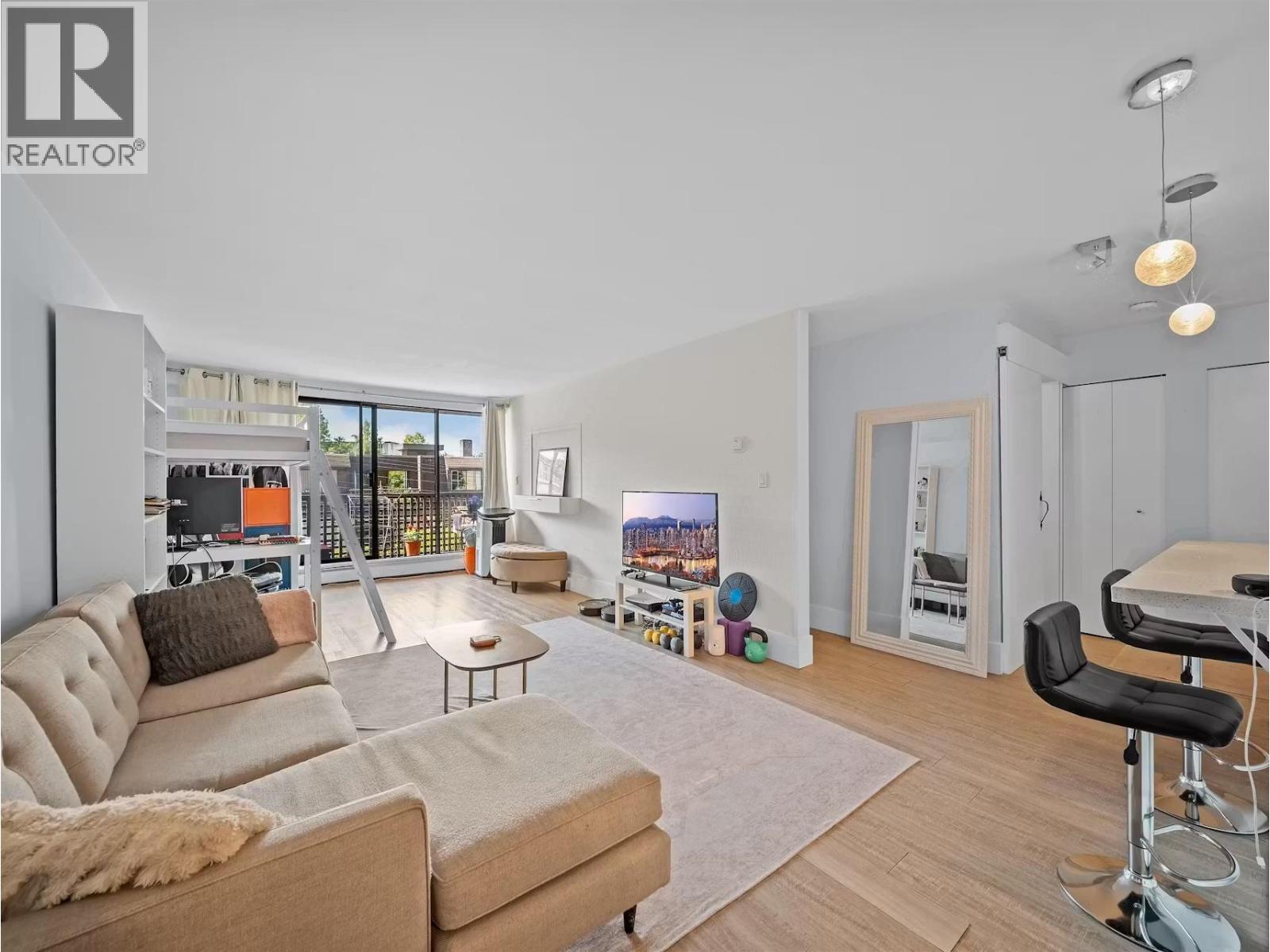 210 141 W 13th Street, North Vancouver, British Columbia  V7M 1N5 - Photo 5 - R3173628