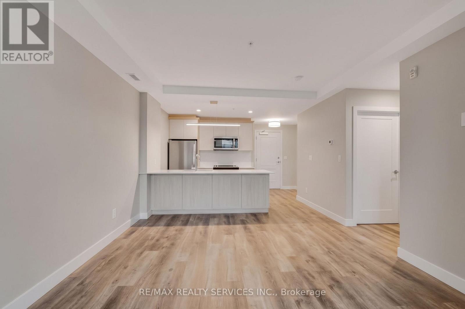 213 - 34 Norman Street, Brantford, Ontario  N3R 2Y1 - Photo 2 - X13843408