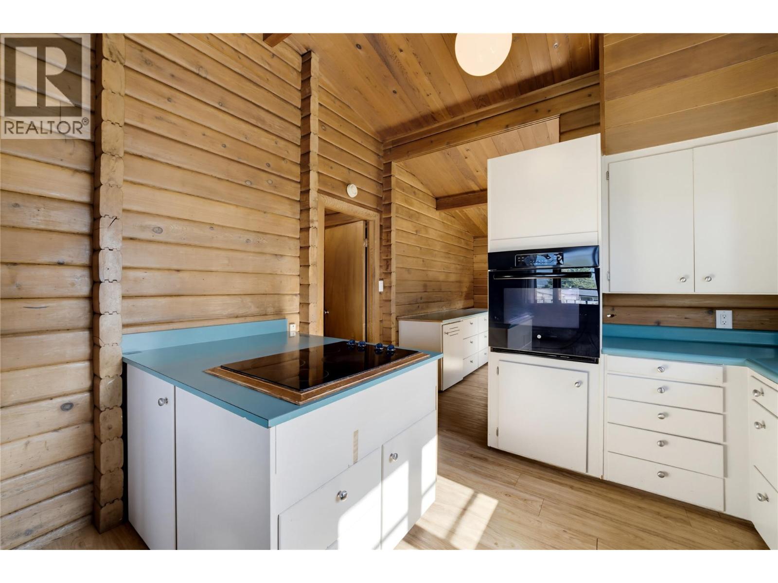 1260 16 Street NE, Salmon Arm, British Columbia  V1E 2V1 - Photo 17 - 10396903