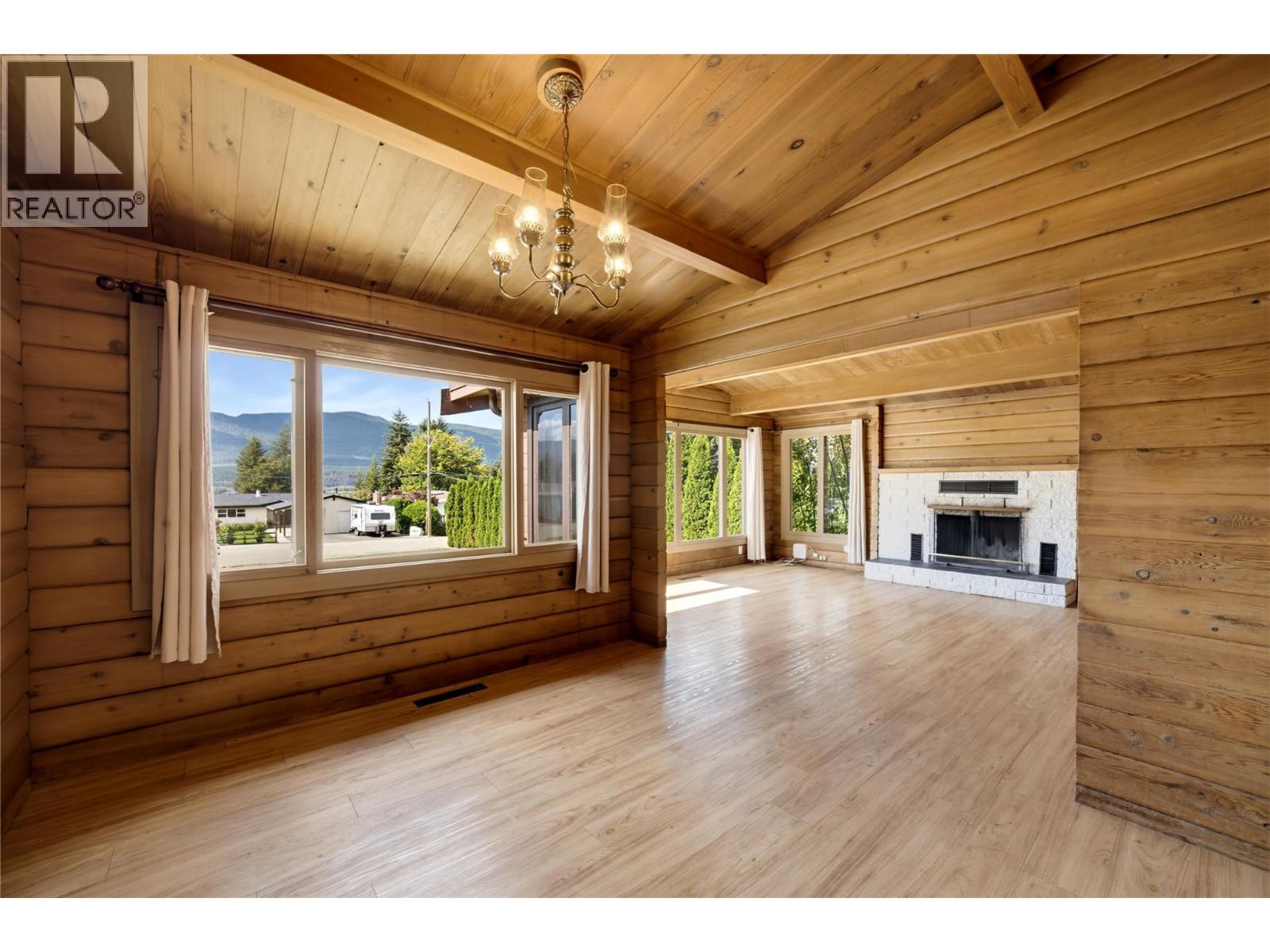 1260 16 Street NE, Salmon Arm, British Columbia  V1E 2V1 - Photo 12 - 10396903