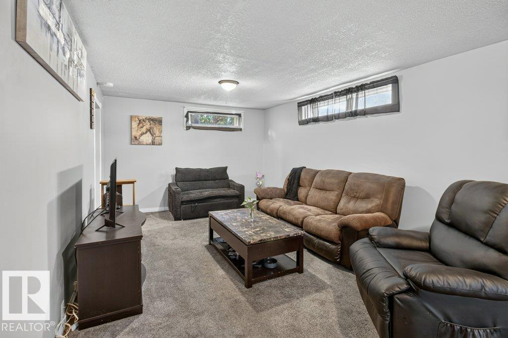3829 110 AV NW