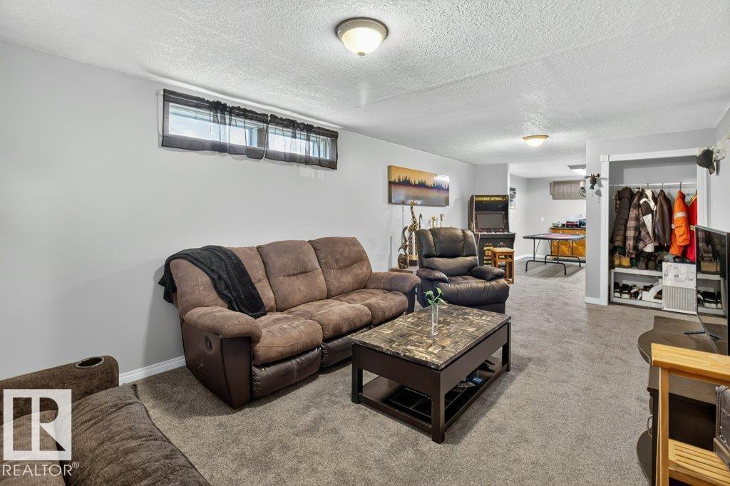 3829 110 AV NW