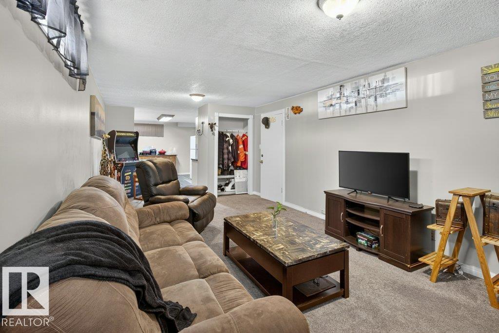 3829 110 AV NW