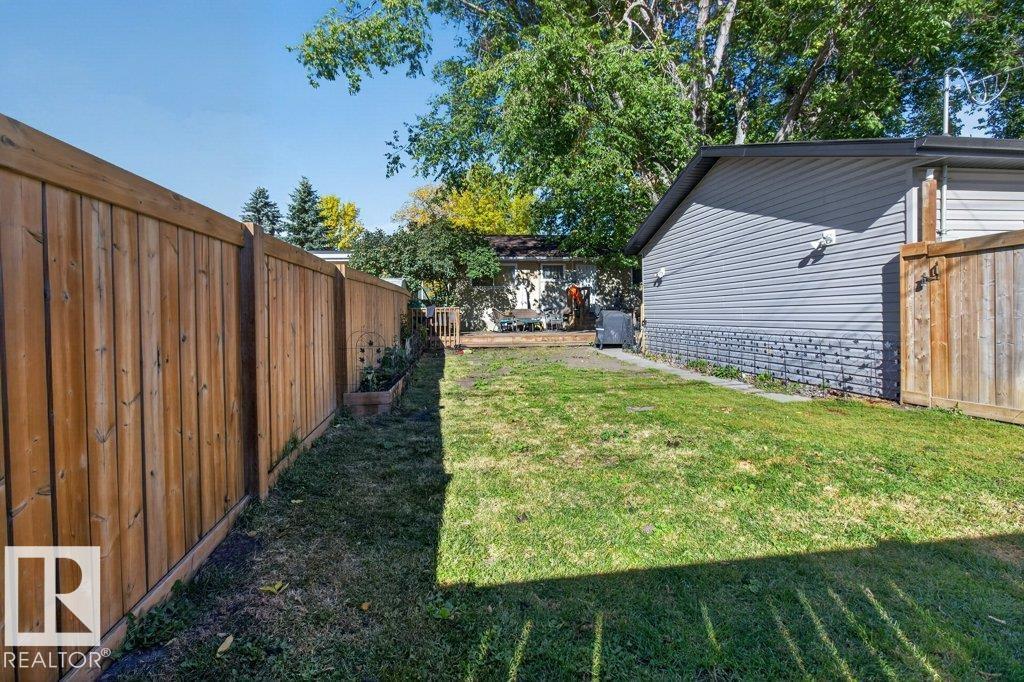 3829 110 AV NW