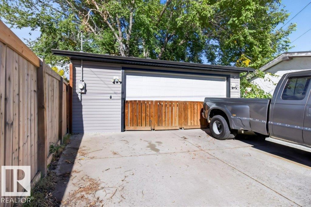 3829 110 AV NW